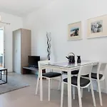 Zulijani House Helis B7 Apartamento *